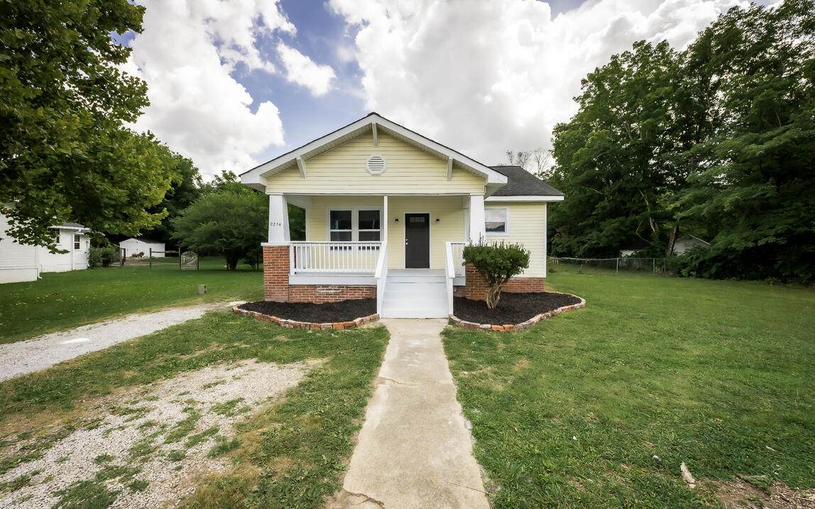 2214 Lyndon Ave - Photo 1