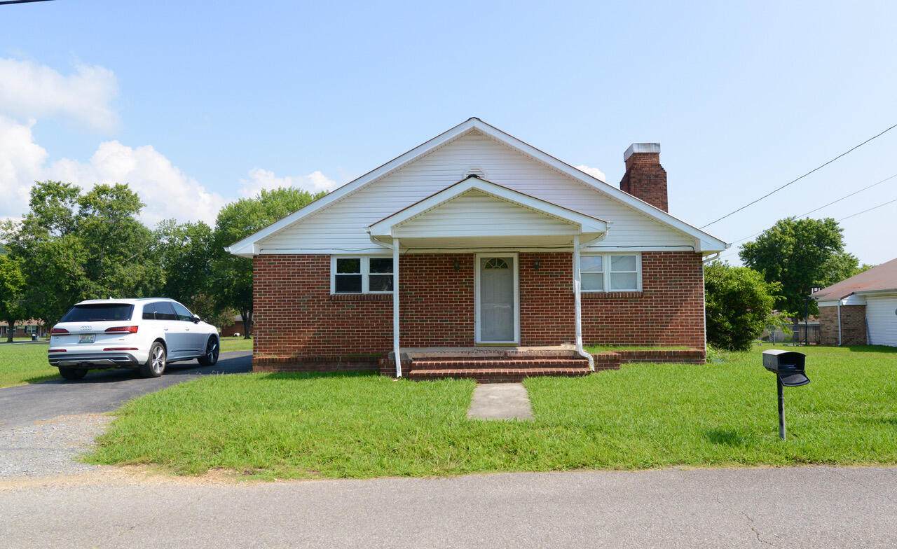 546 11th Ave - Photo 1