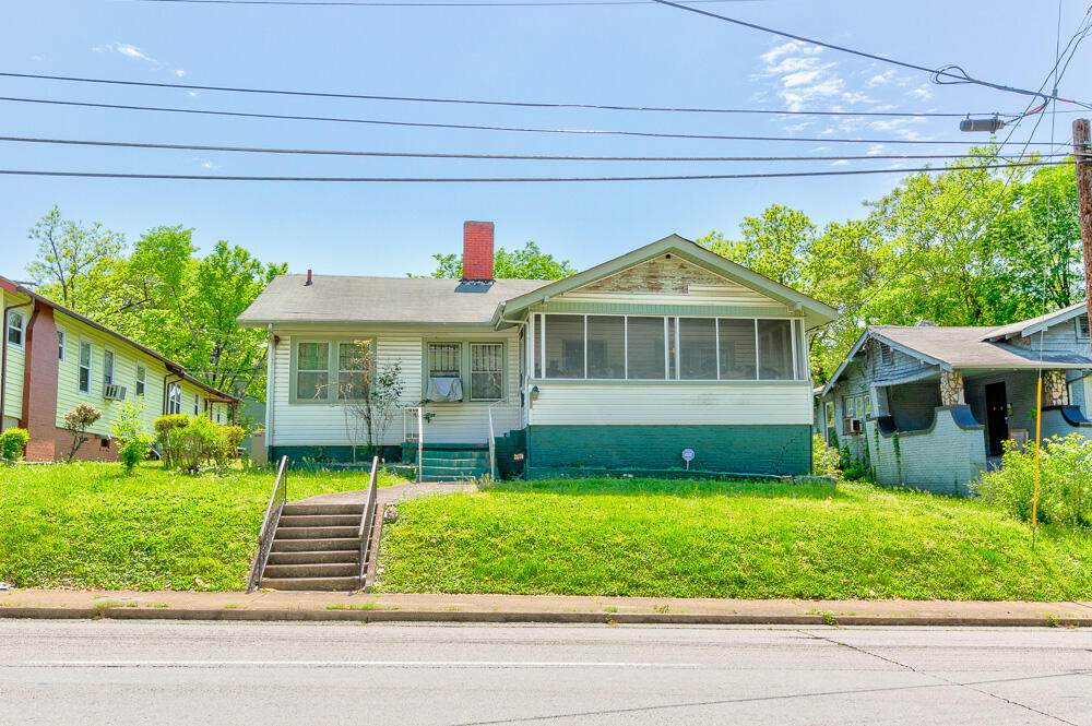 2610 Oak St - Photo 1