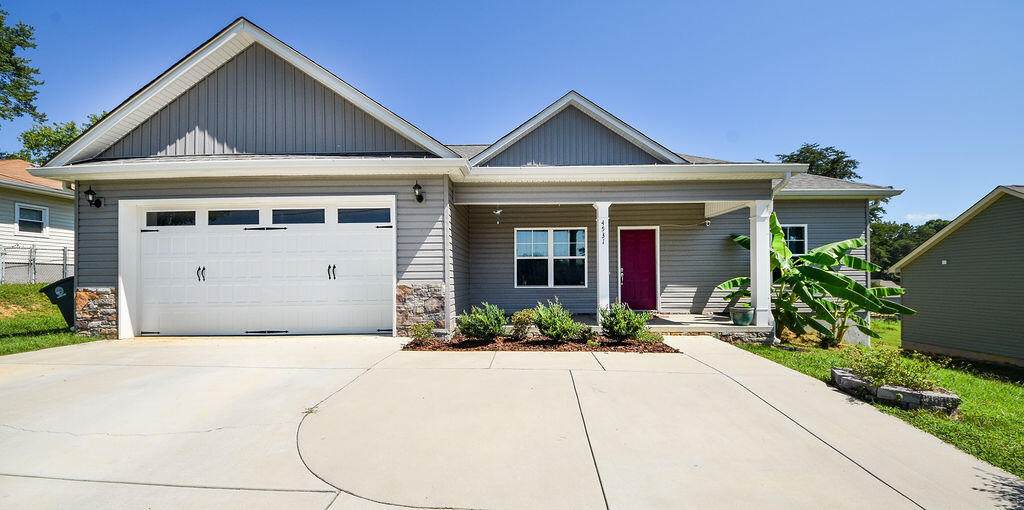 4531 Oakwood Dr - Photo 1