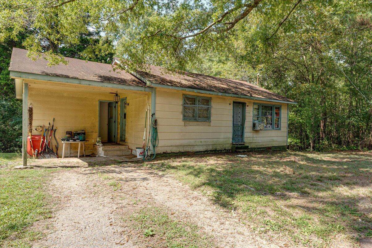 102 Flora St - Photo 1