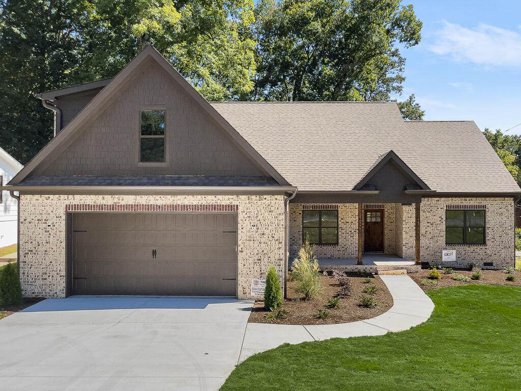 2700 Parkwood Tr - Photo 1