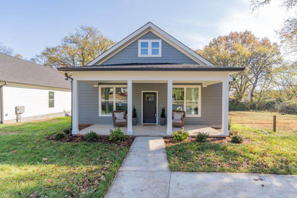3006 Crescent Cir - Photo 1