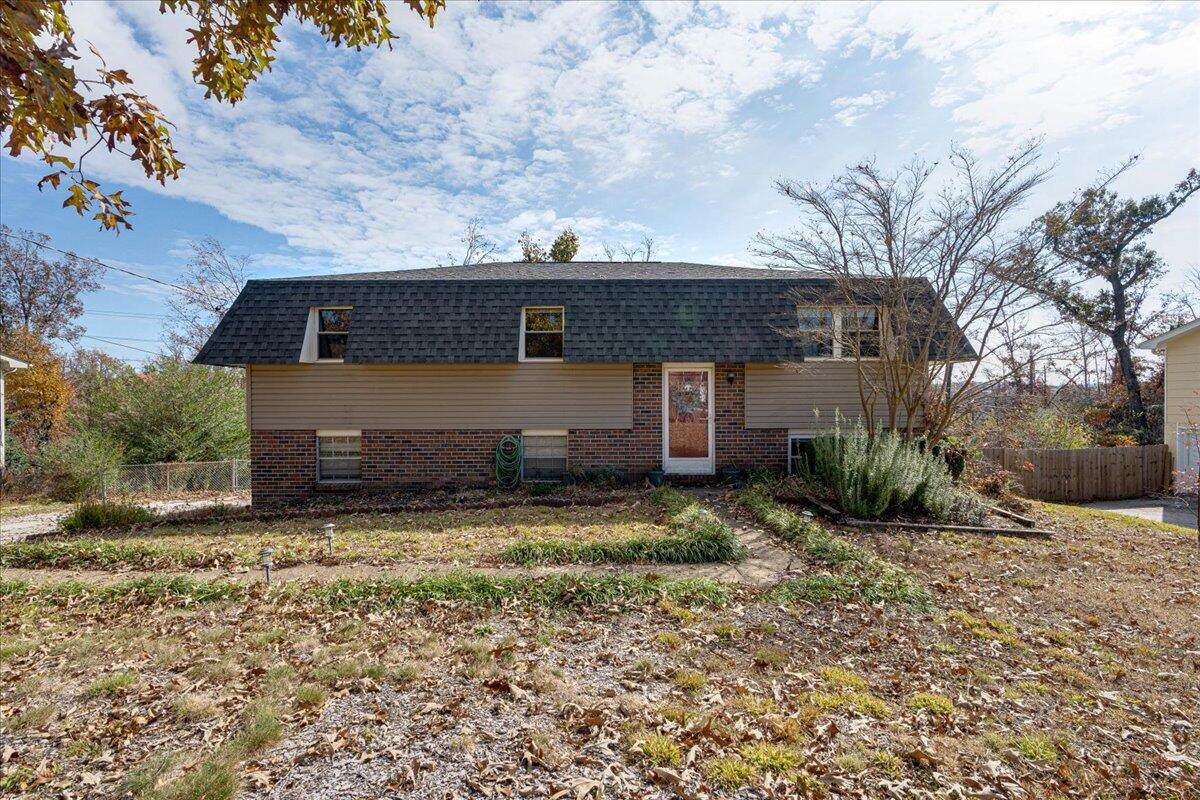 4016 Lost Oaks Dr - Photo 1