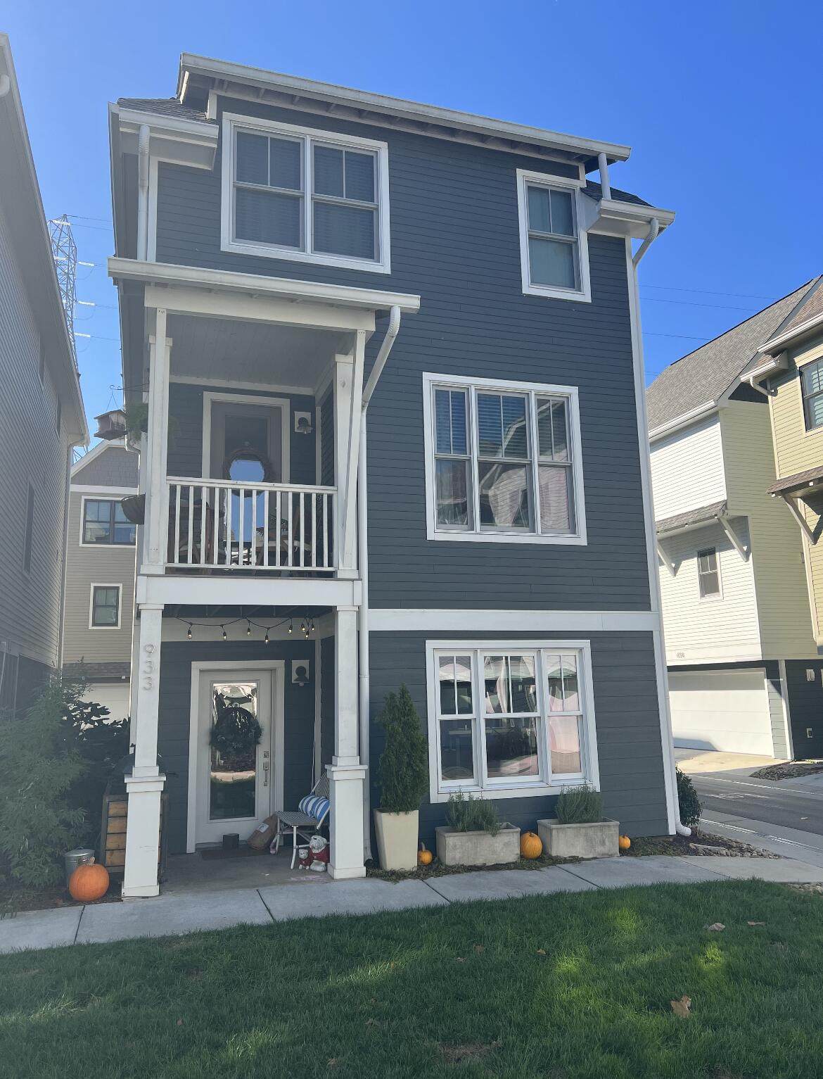 933 Landings Dr - Photo 1