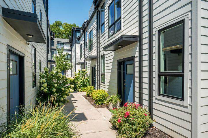 1530 Adams St - Photo 1