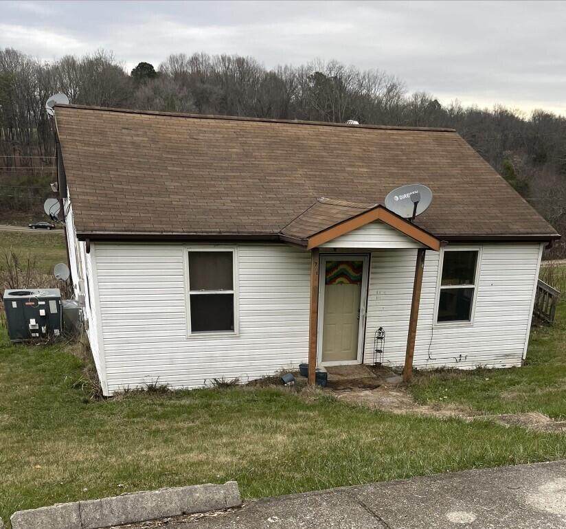 704 Childress Ave - Photo 1