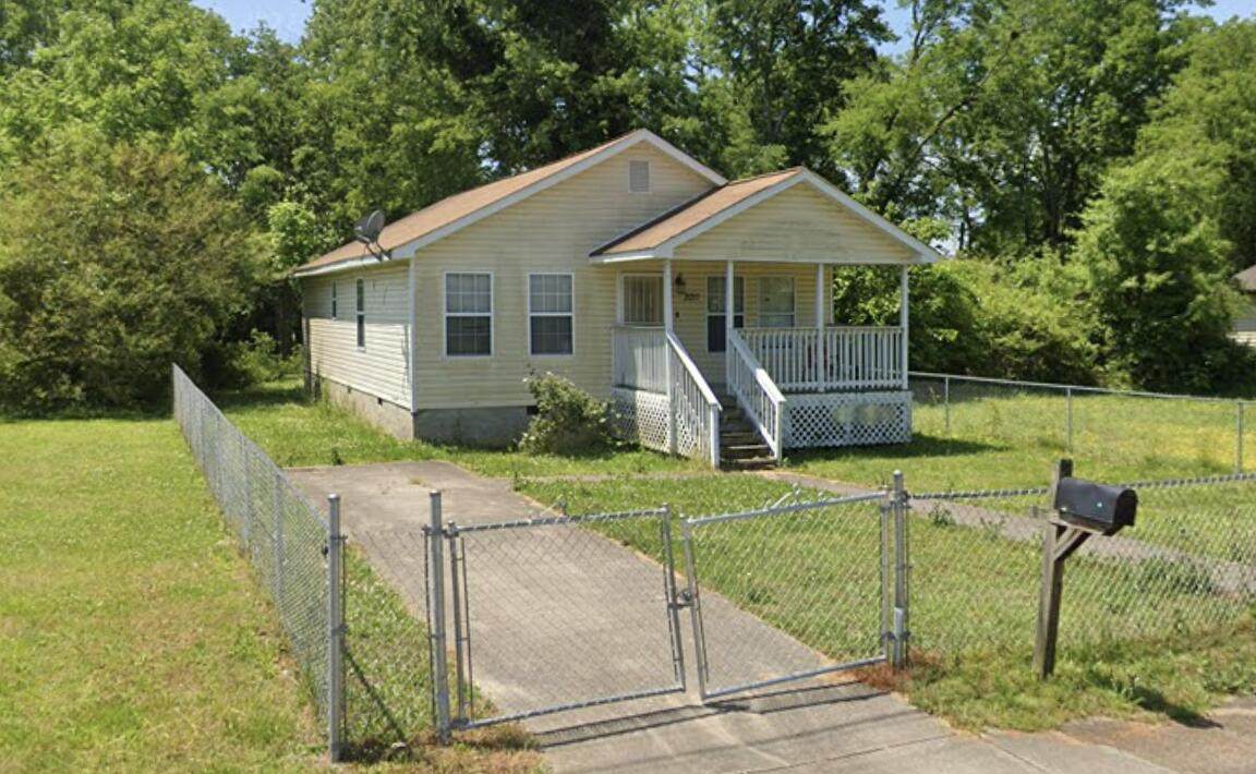 2012 Robbins St - Photo 1