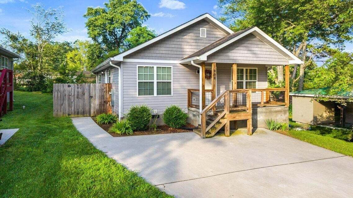 908 28th Street - Photo 1