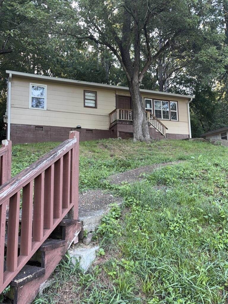 712 Bronson Street - Photo 1