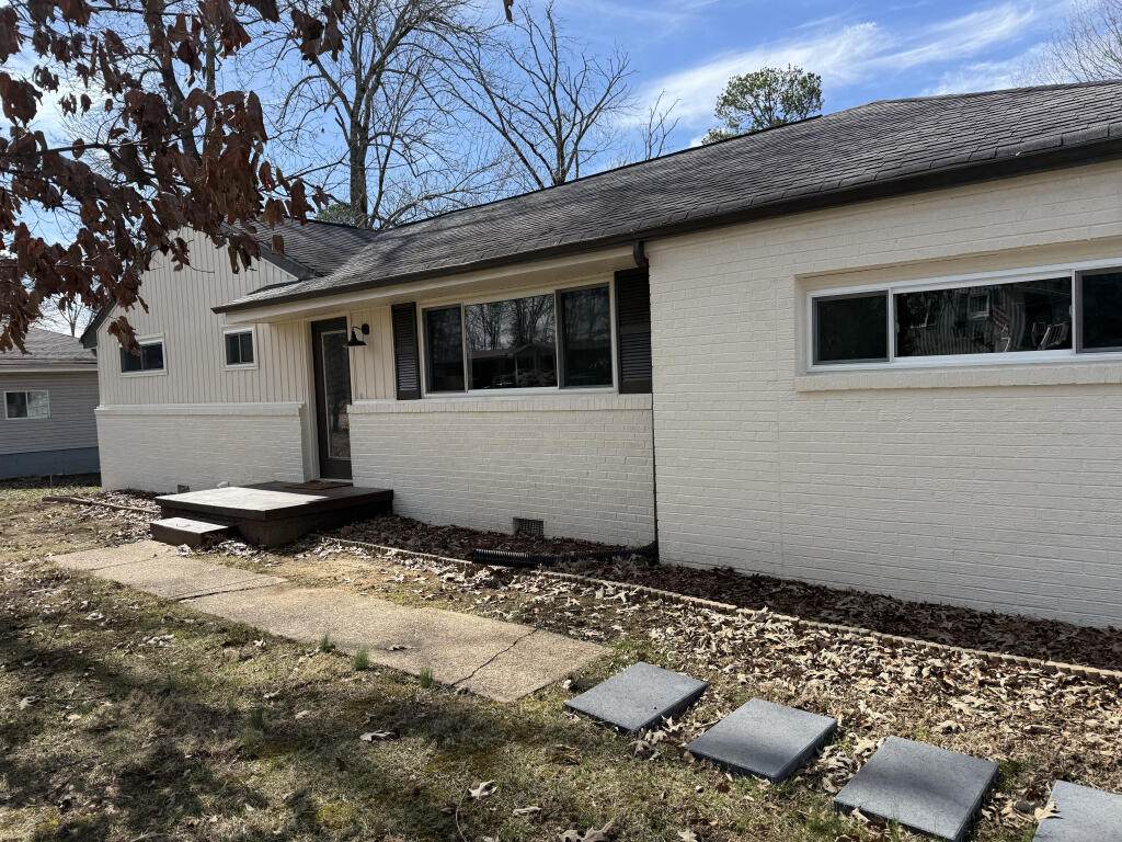 735 James Avenue - Photo 1