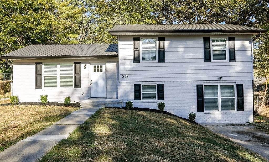 819 Scenic Drive - Photo 1