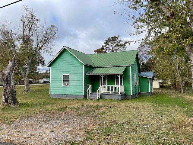 210 Oak Avenue - Photo 1