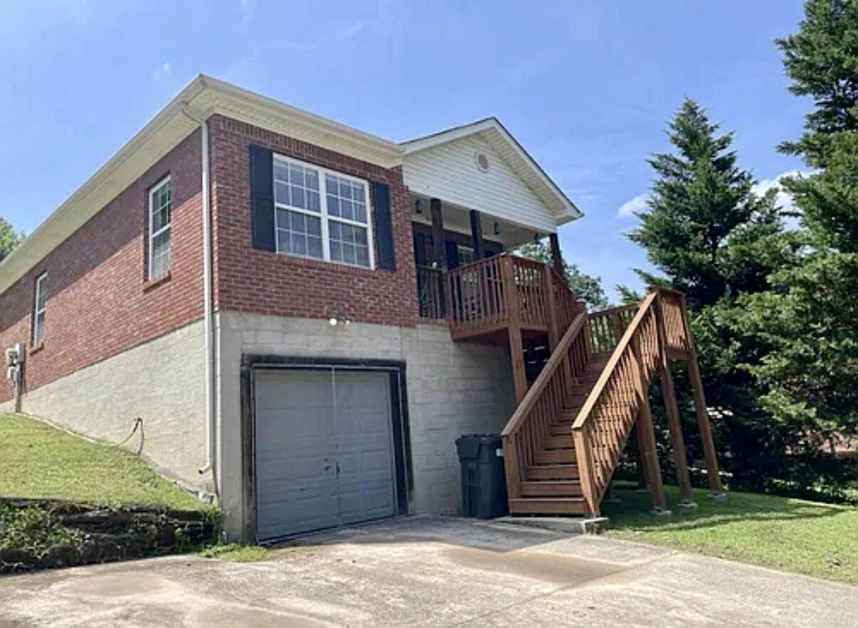 303 Woodlawn Drive - Photo 1