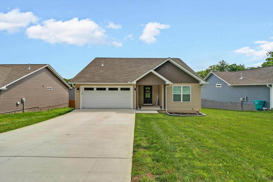 301 Dayton Avenue - Photo 1