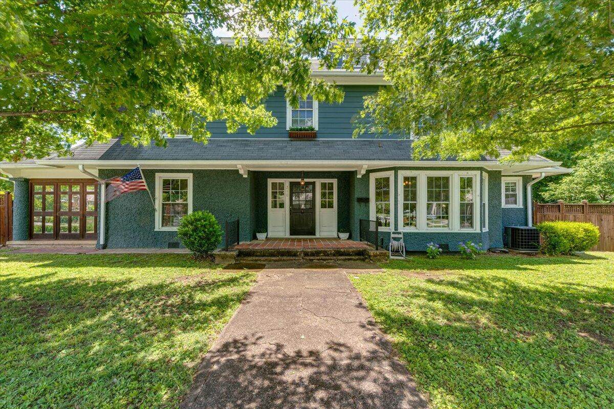 210 Glenwood Dr - Photo 1