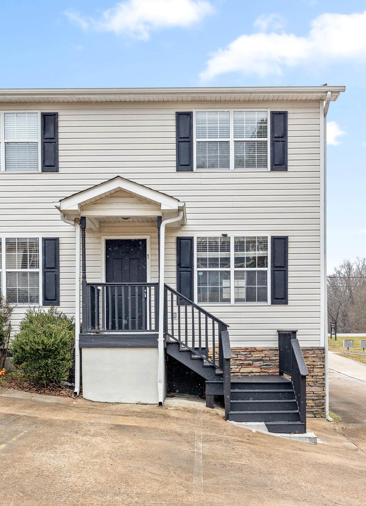 84 W End Ln - Photo 1