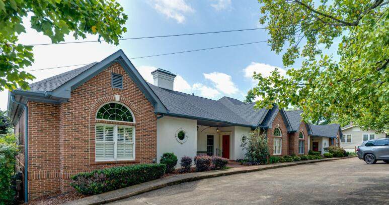 604 Barton Avenue - Photo 1
