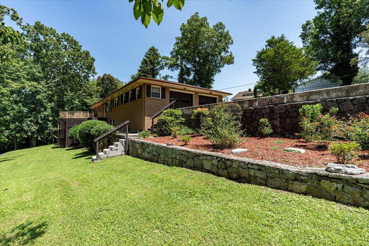 304 Westview Drive - Photo 1
