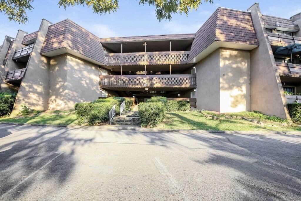 915 Seminole Drive - Photo 1