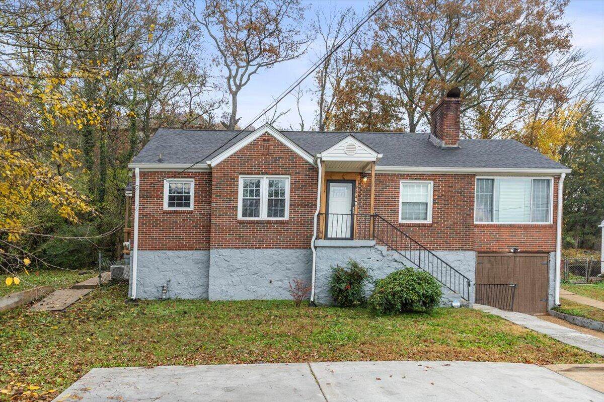 904 Glenwood Drive - Photo 1