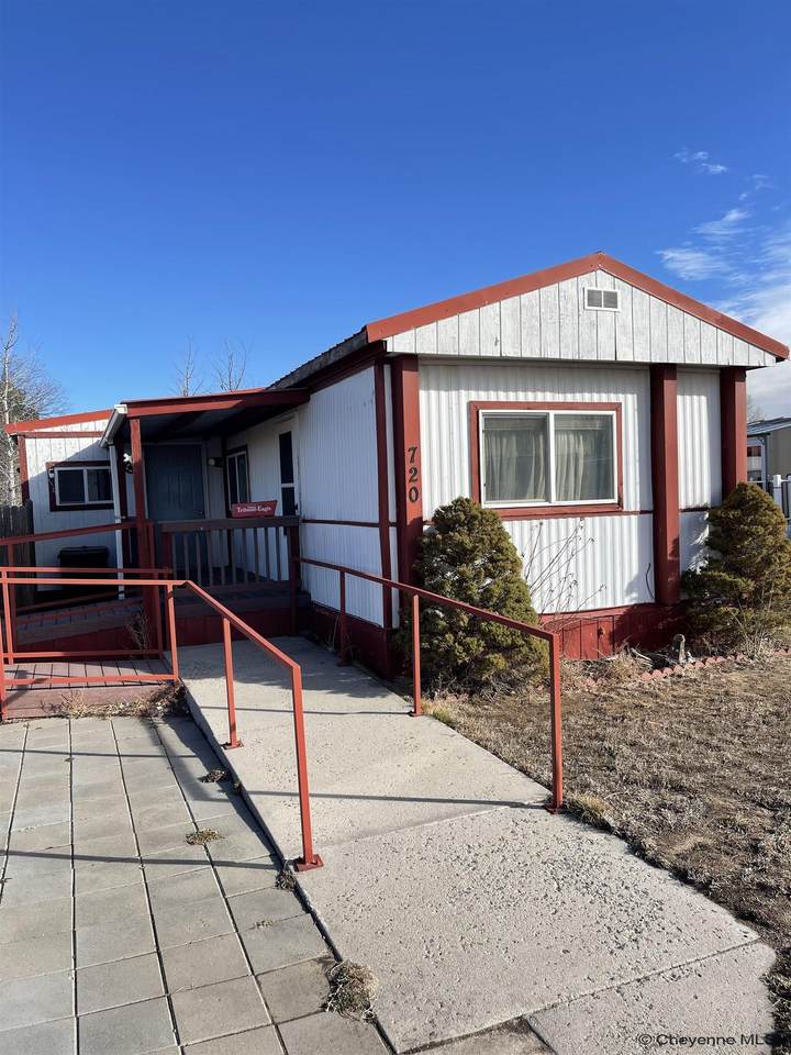720 Dallas Rd - Photo 1