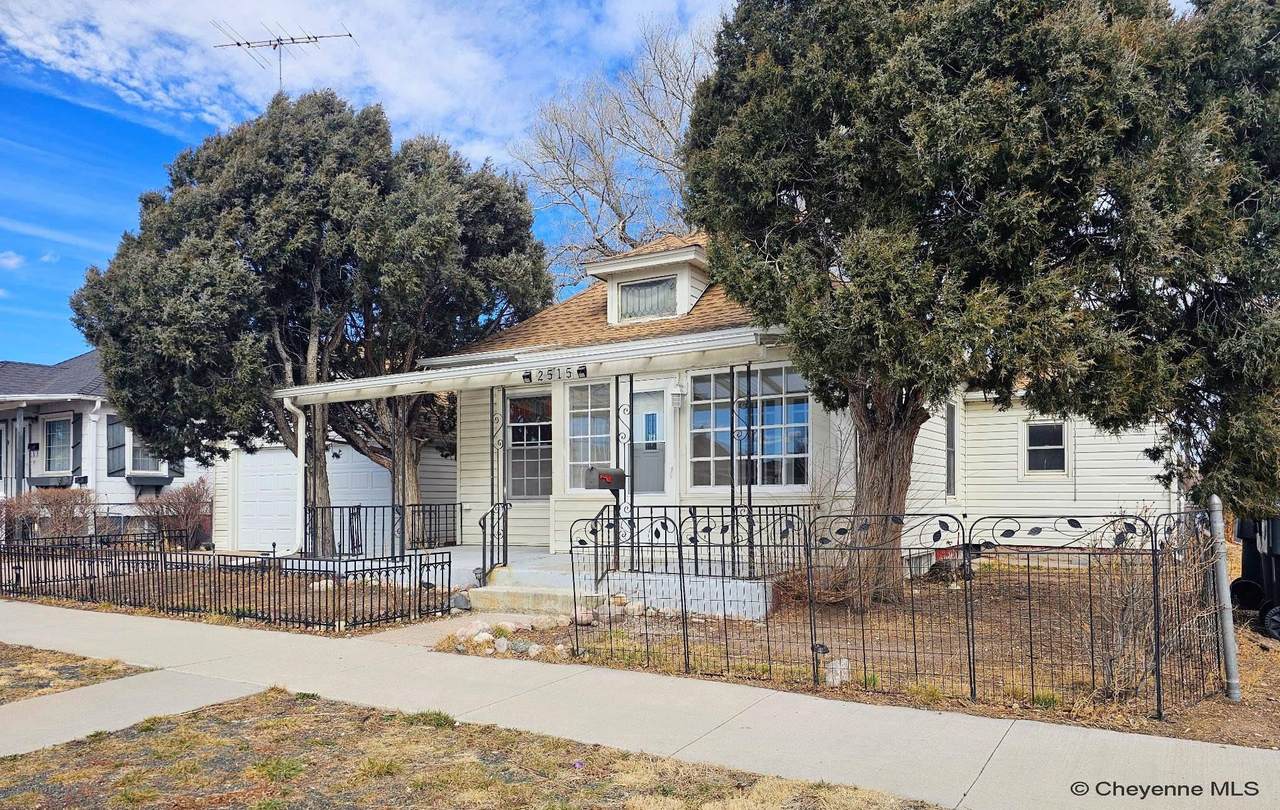 2515 Snyder Ave - Photo 1