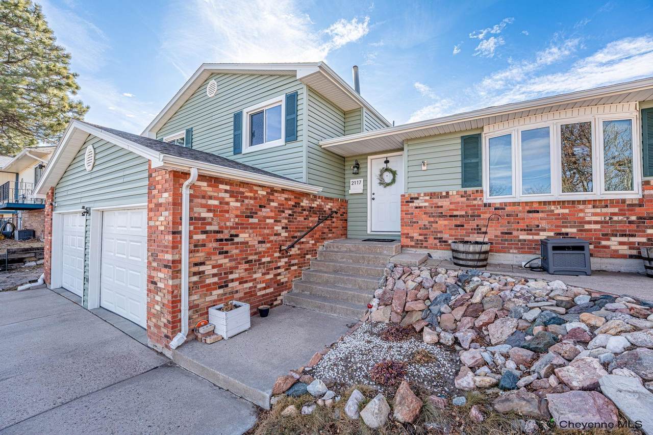 2117 Briarwood Ln - Photo 1