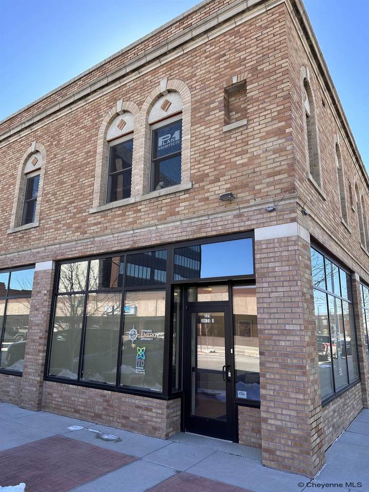 325 18TH ST - Photo 1
