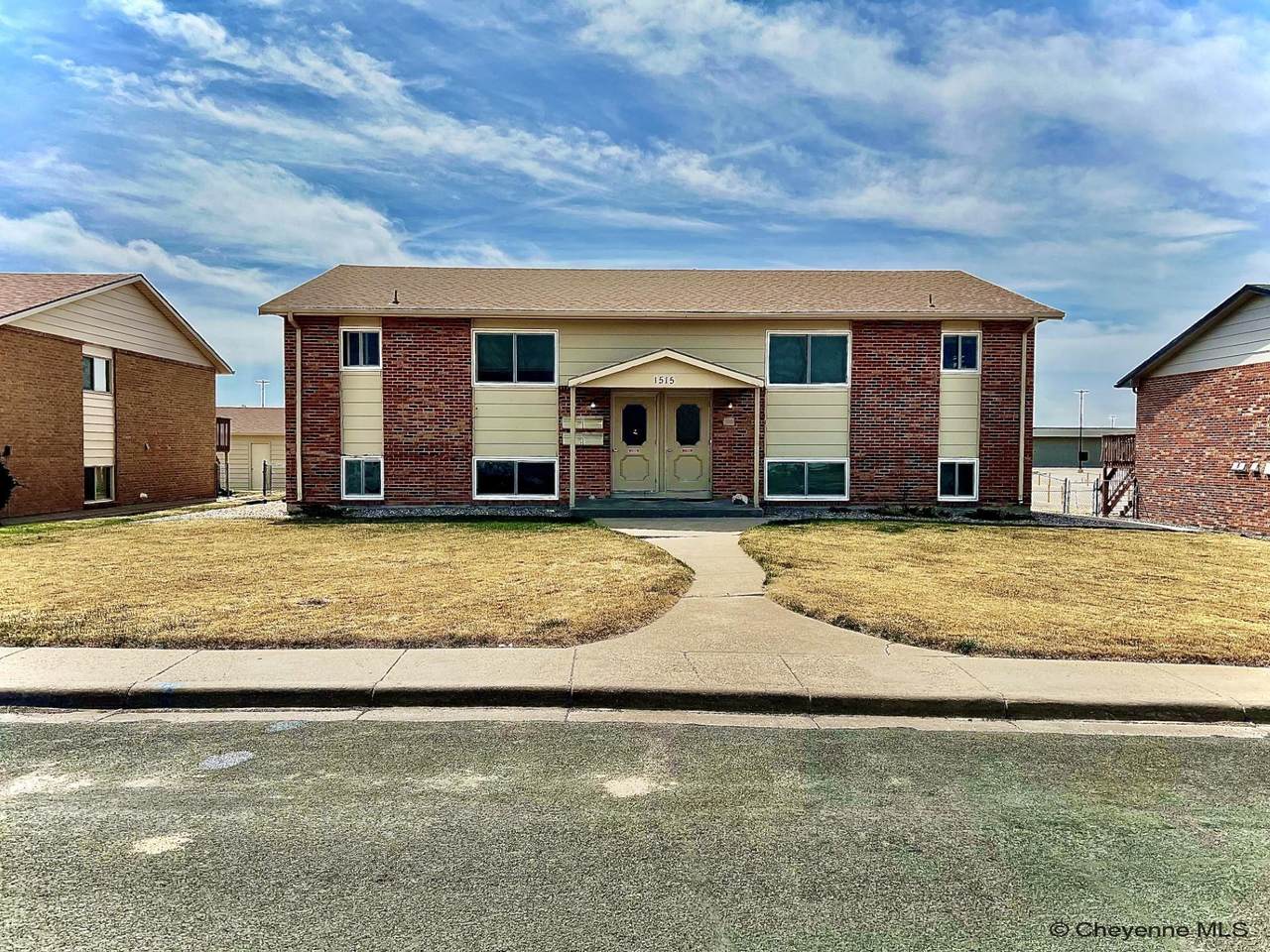1515 Oxford Dr - Photo 1