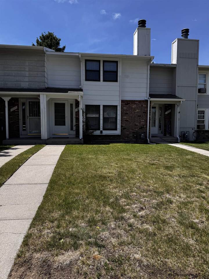 2627 Sagebrush Ave - Photo 1