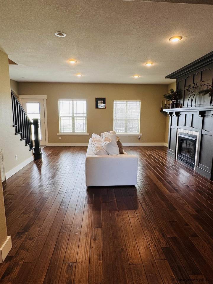 101 Pebble Ln - Photo 1