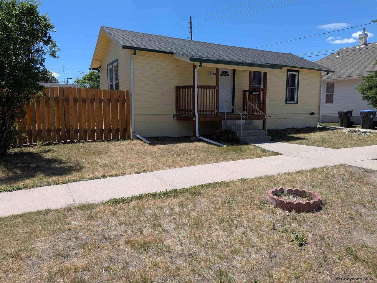 2410 Reed Ave - Photo 1
