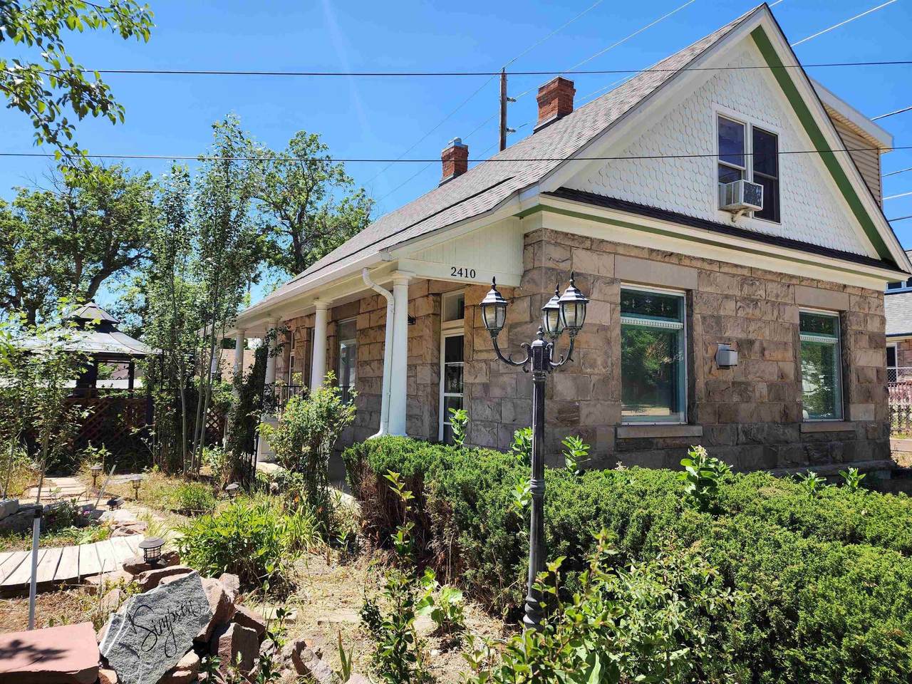2410 Van Lennen Ave - Photo 1