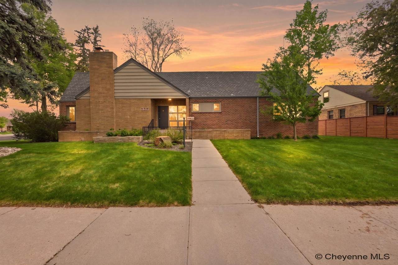 318 2ND AVE - Photo 1