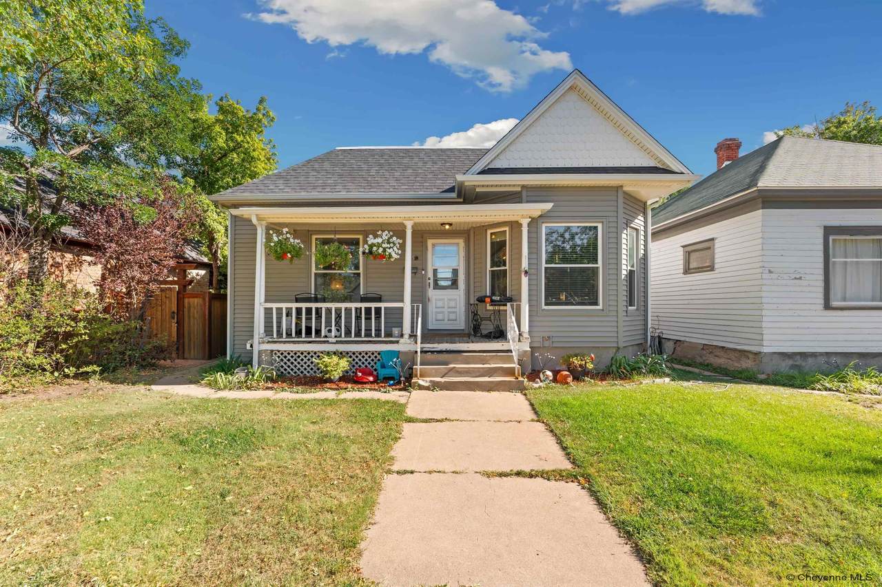 615 25TH ST - Photo 1