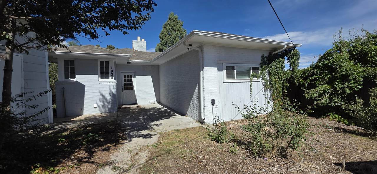 1925 19TH ST - Photo 1