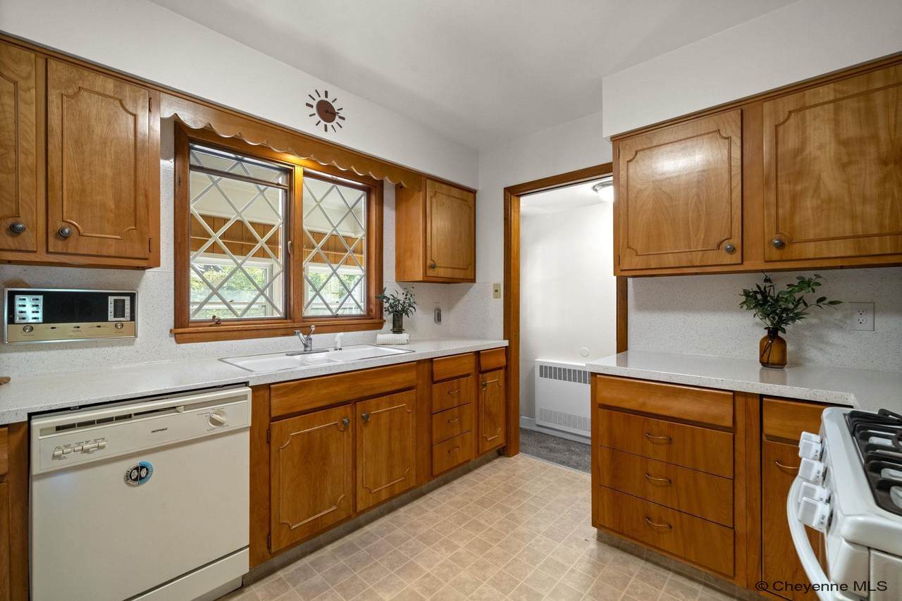 3420 Capitol Ave - Photo 1
