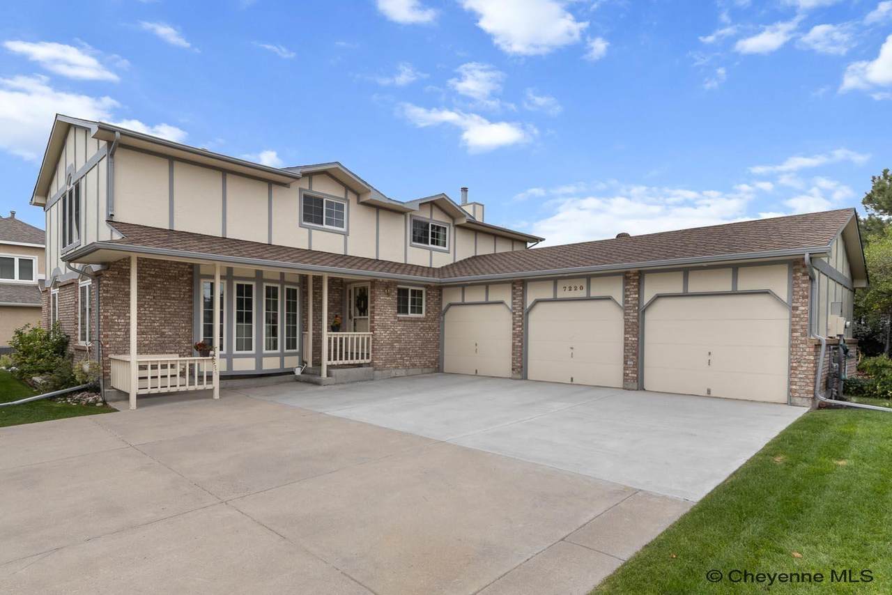 7220 Bridle Dr - Photo 1