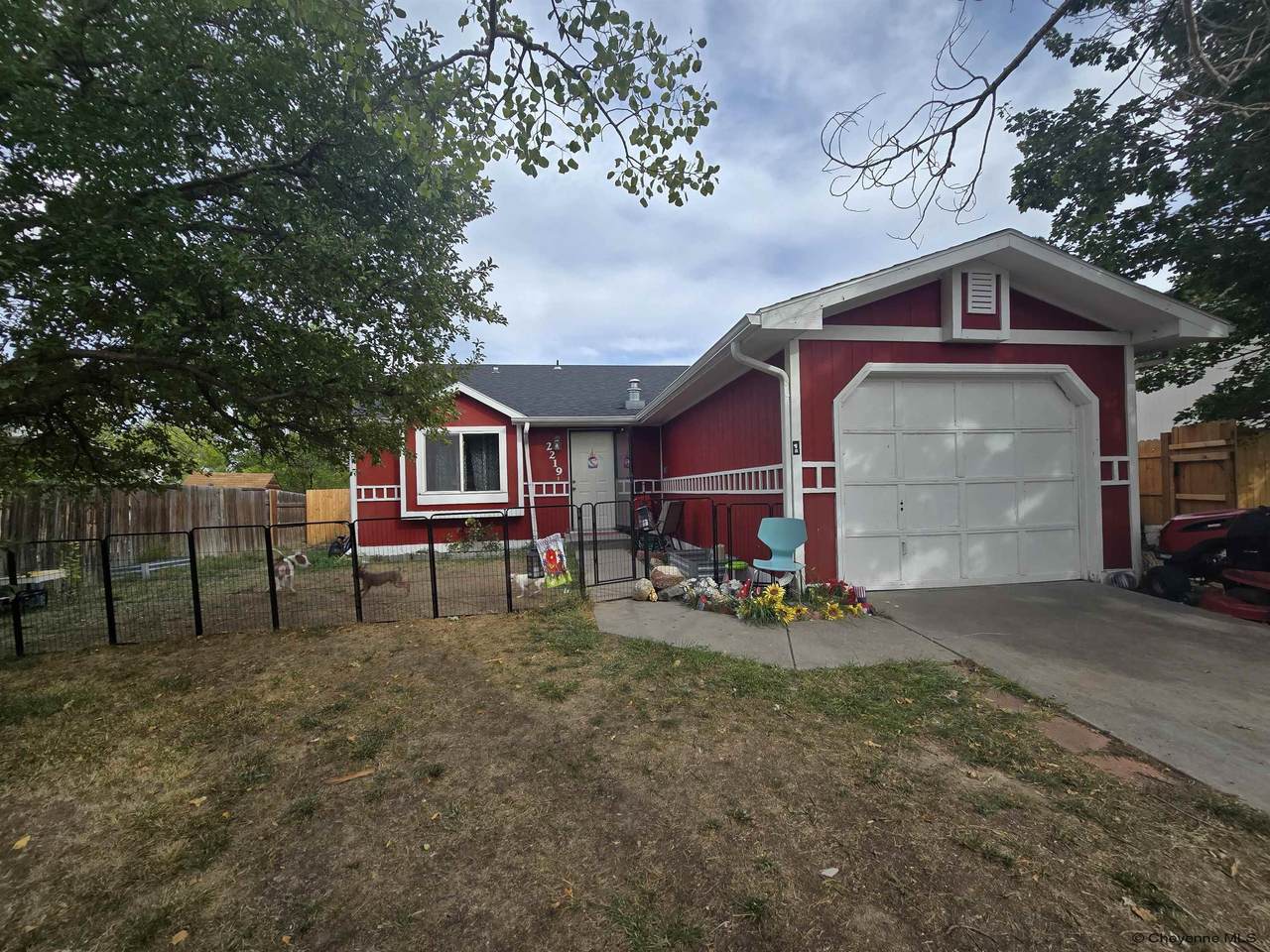 2219 Pine Ave - Photo 1