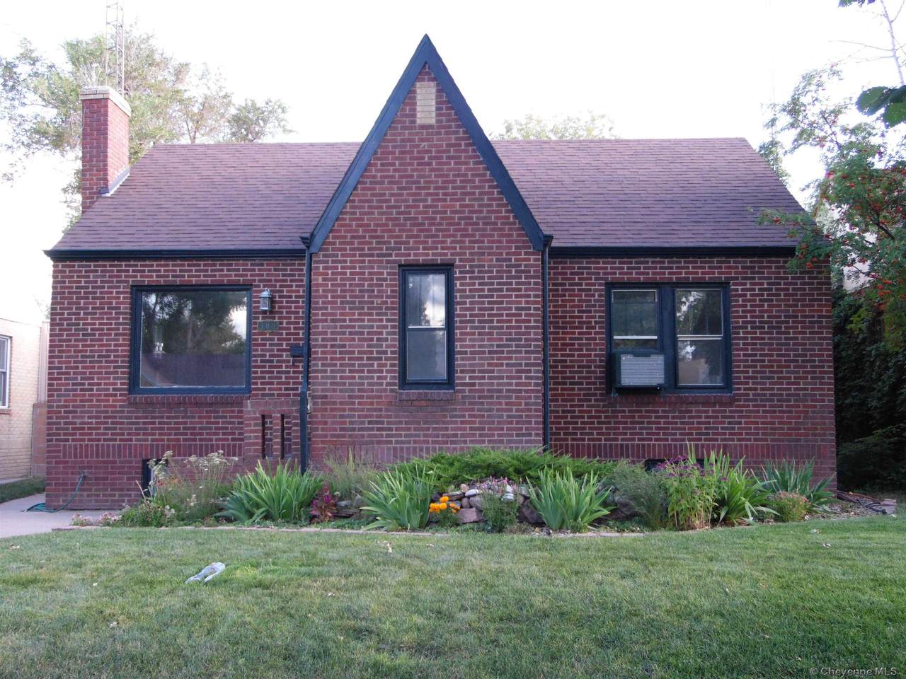 109 4TH AVE - Photo 1
