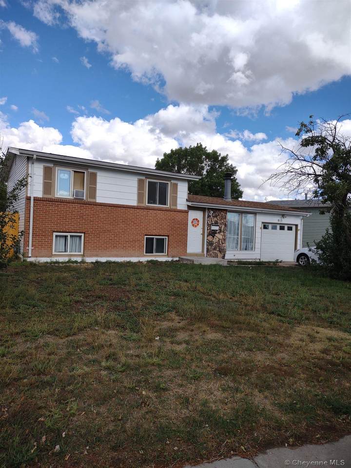 813 Stevens Dr - Photo 1