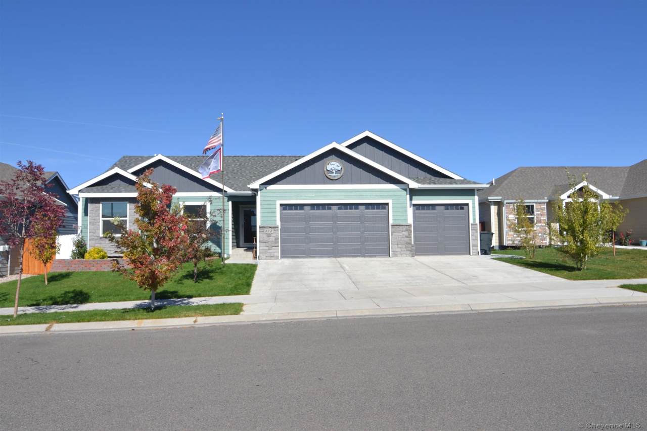 612 Grape St - Photo 1