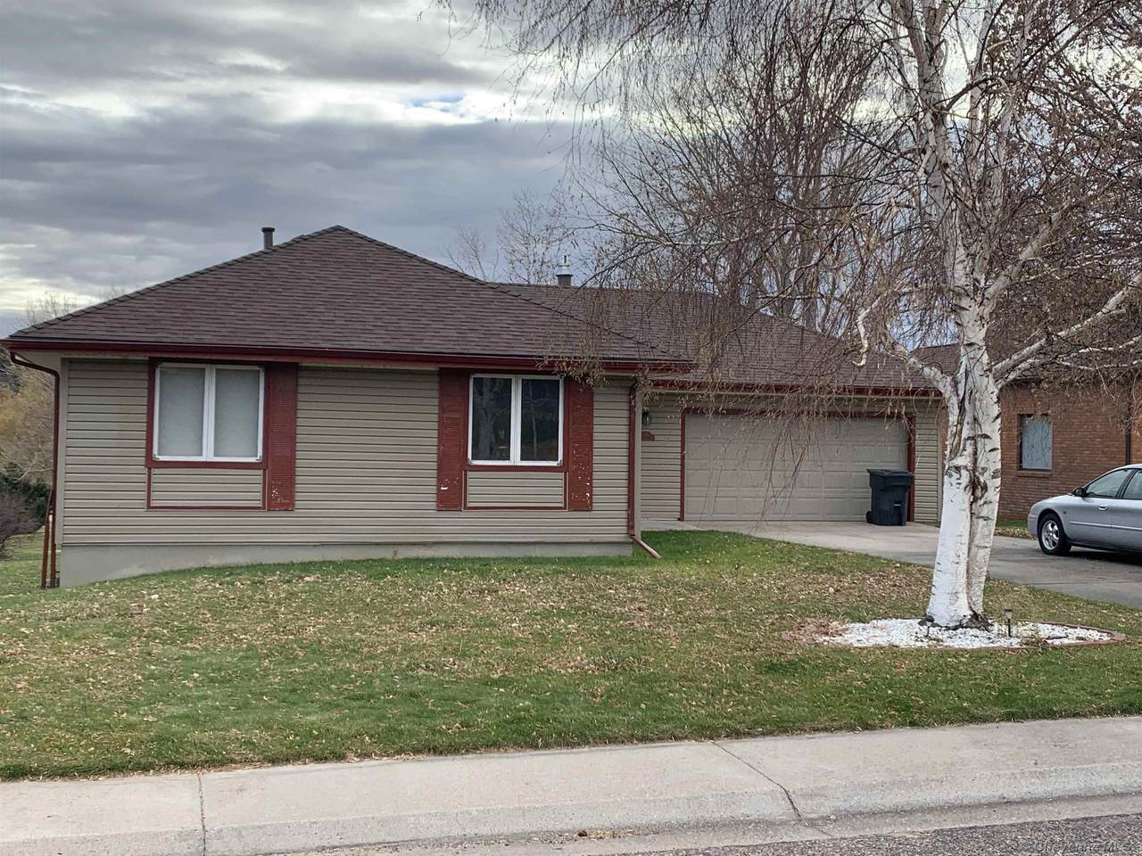 1455 Cottonwood Ave - Photo 1