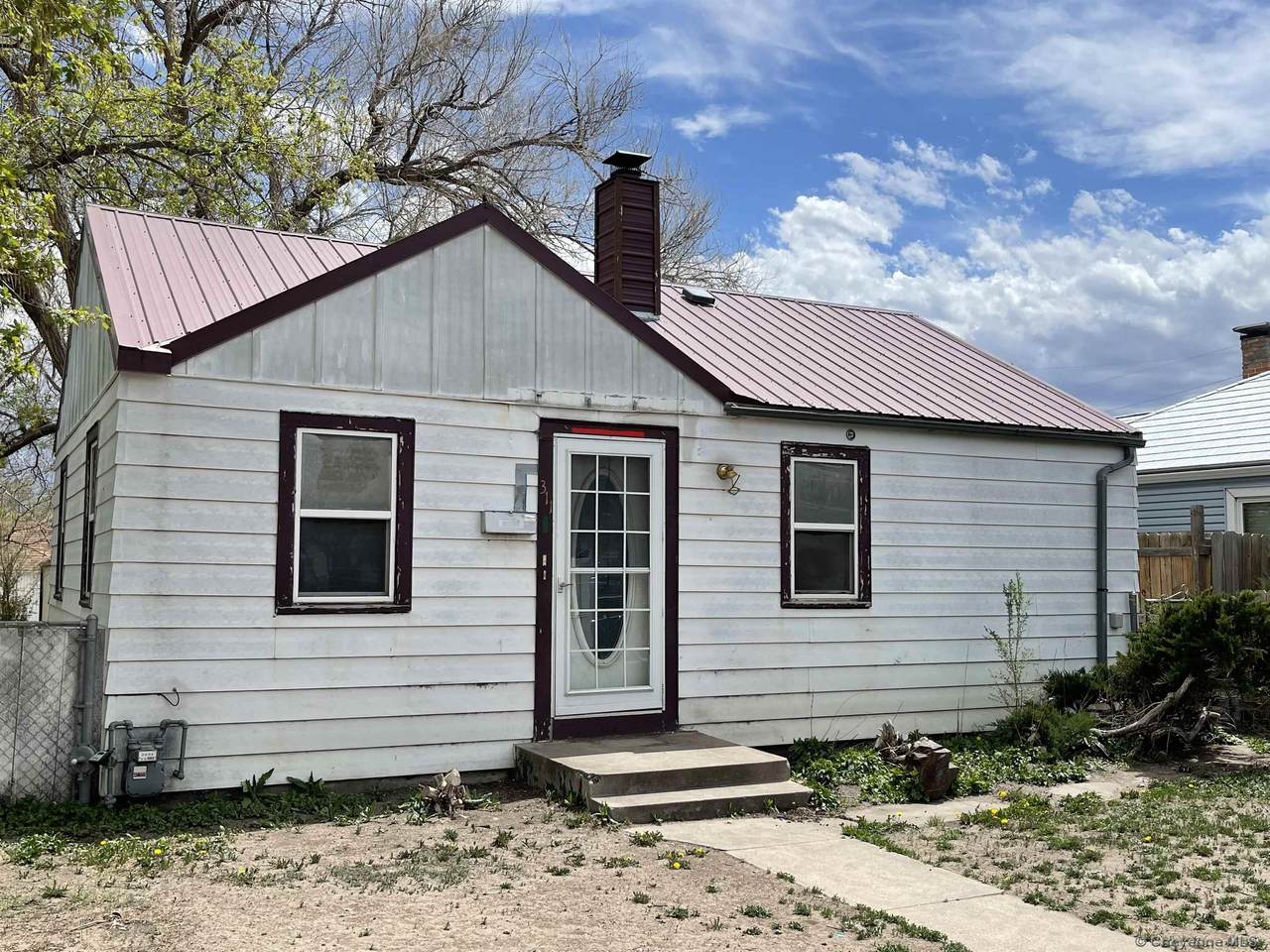 311 4TH ST - Photo 1