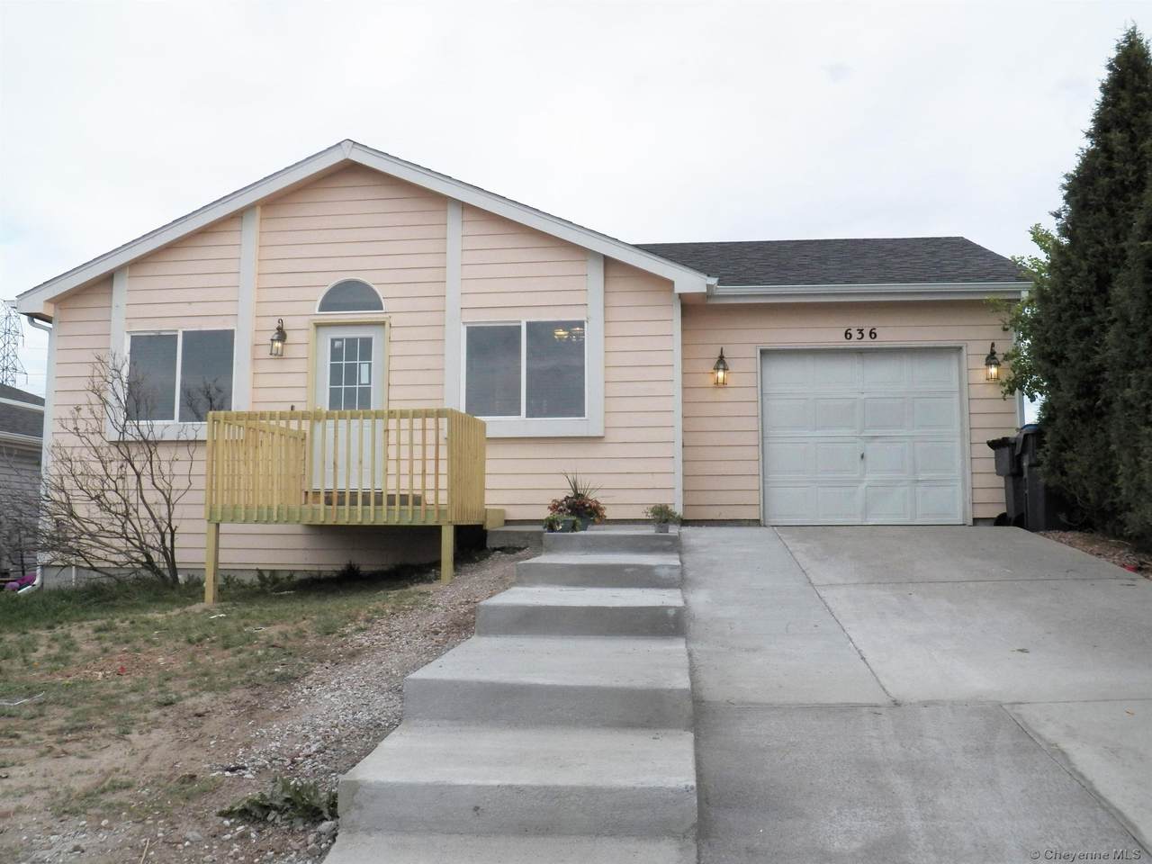 636 Sierra Madre St - Photo 1