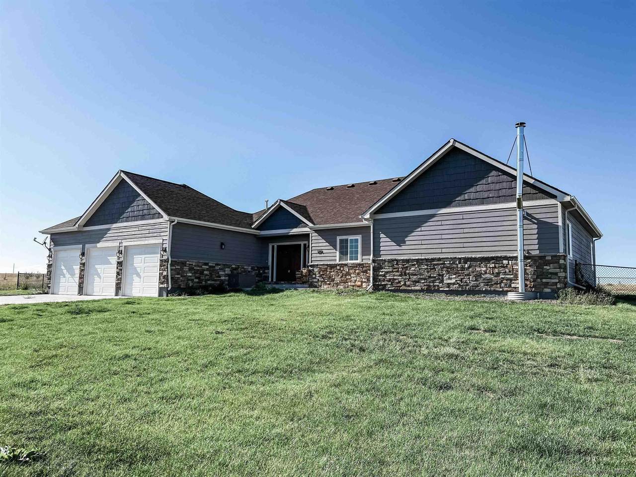 694 Jaymers Ln - Photo 1