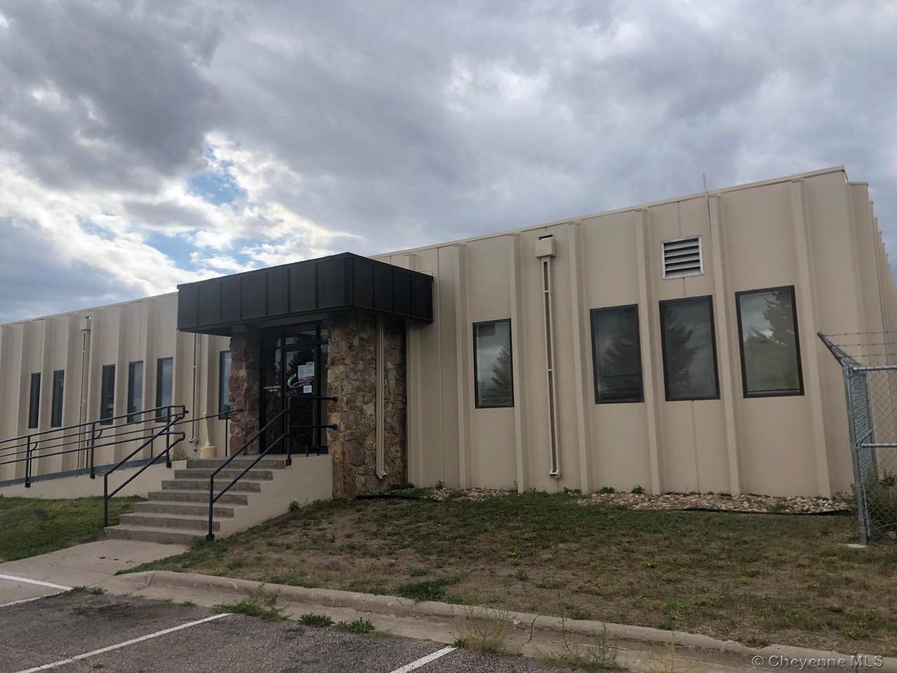 4000 Airport Pkwy - Photo 1