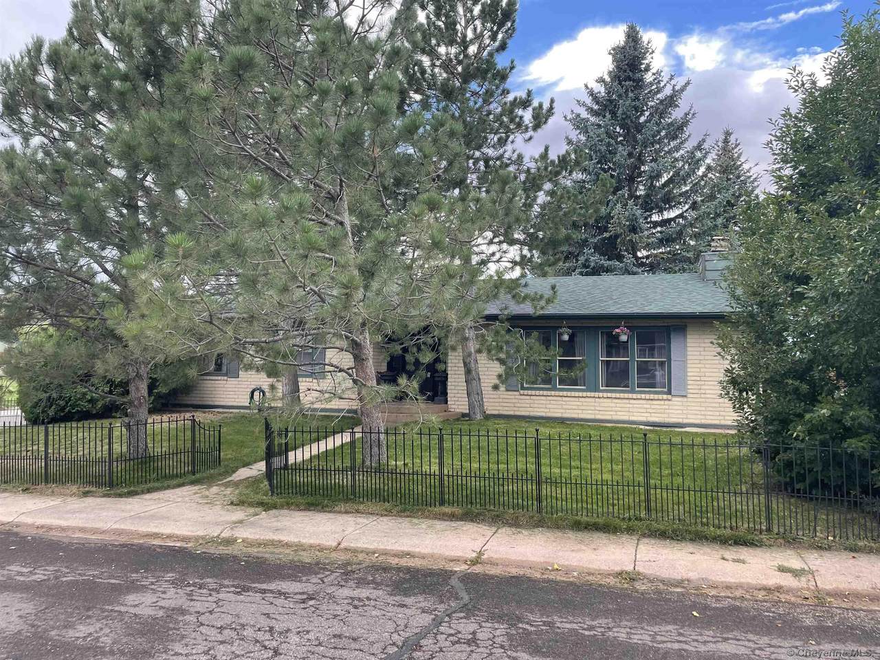 5400 Hamilton Ave - Photo 1