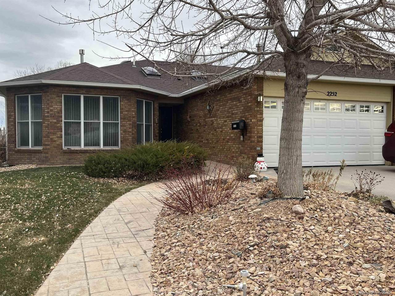 2252 Johnston Ave - Photo 1